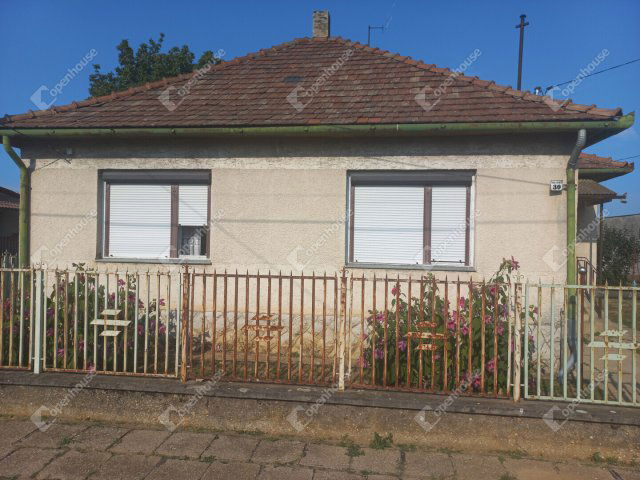 Eladó családi ház, Dombóváron 23 M Ft, 3 szobás
