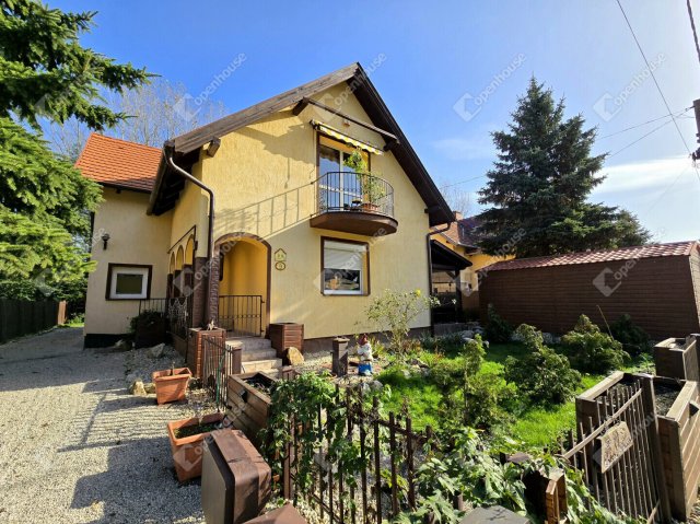 Eladó családi ház, Kehidakustányban 94.9 M Ft, 8 szobás