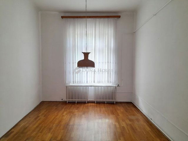 Kiadó téglalakás, albérlet, Békéscsabán, Szabadság téren