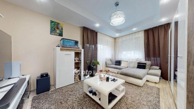 Eladó téglalakás, Nyíregyházán 72 M Ft, 3 szobás