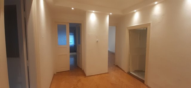 Kiadó téglalakás, albérlet, I. kerületben, Fő utcában