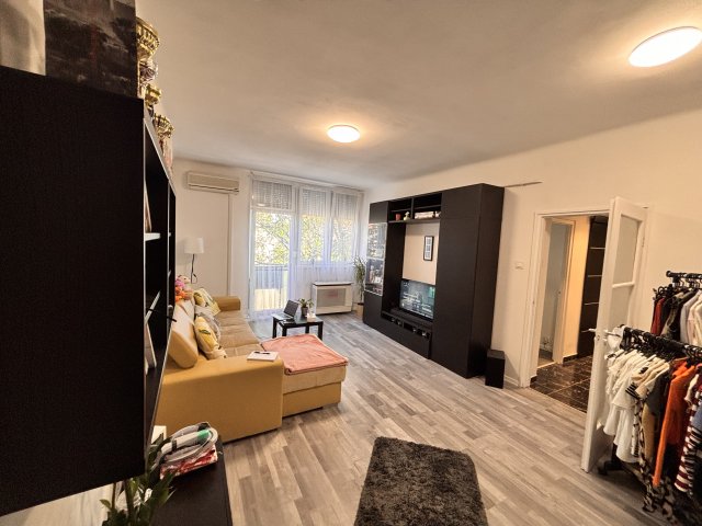 Eladó téglalakás, Szolnokon 33 M Ft, 1+1 szobás