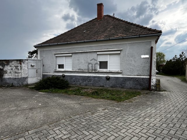 Eladó családi ház, Egyházaskeszőn 22 M Ft, 2 szobás