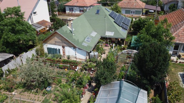 Eladó családi ház, Pécelen 99.9 M Ft, 3 szobás