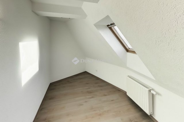 Eladó téglalakás, Kecskeméten 64.9 M Ft, 6 szobás