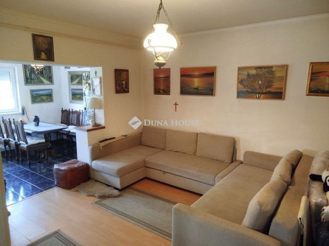 Eladó családi ház, Velencén 99 M Ft, 6 szobás