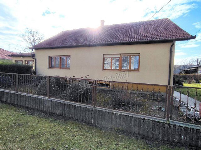 Eladó családi ház, Mohácson 118 M Ft, 5 szobás