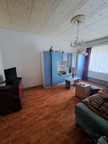 Eladó téglalakás, Oroszlányban 24.99 M Ft, 2+2 szobás