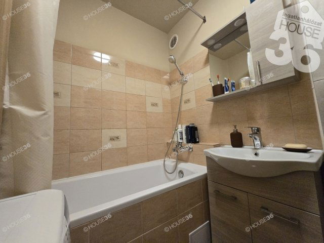Eladó panellakás, Nagykőrösön 34.99 M Ft, 3 szobás
