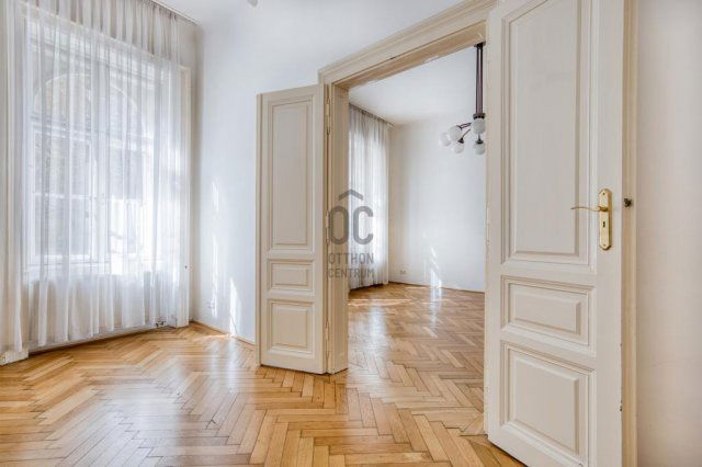Eladó téglalakás, Budapesten, VI. kerületben 130 M Ft, 3 szobás