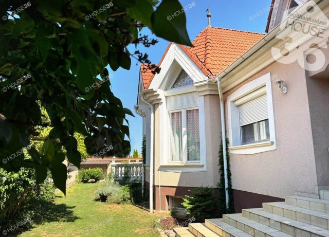 Eladó családi ház, Kecskeméten 315 M Ft, 7 szobás