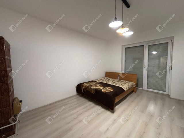 Eladó téglalakás, Győrött 35 M Ft, 1 szobás