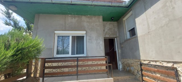 Eladó családi ház, Pécsett, Szabó István utcában 31.9 M Ft