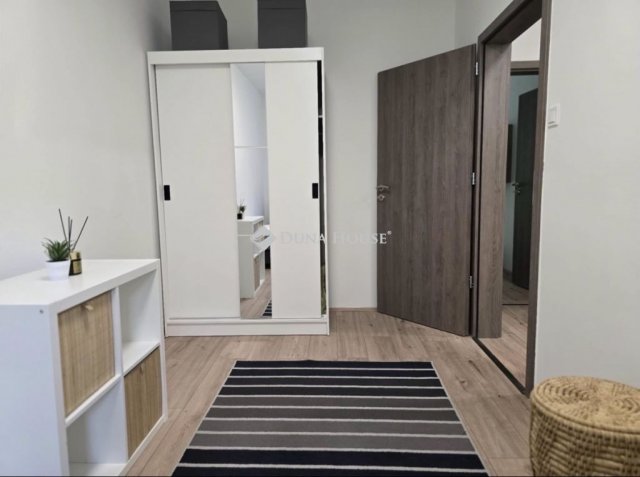 Kiadó panellakás, albérlet, Pécsett 210 E Ft / hó, 2 szobás