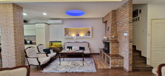 Eladó ikerház, Nyíregyházán 150 M Ft, 6 szobás