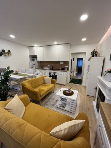 Eladó panellakás, Várpalotán 49.5 M Ft, 3 szobás