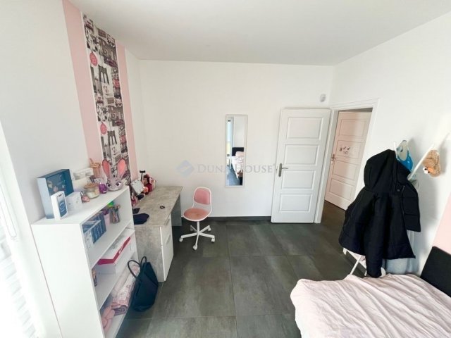 Eladó családi ház, Kőszárhegyen 132.99 M Ft, 5 szobás