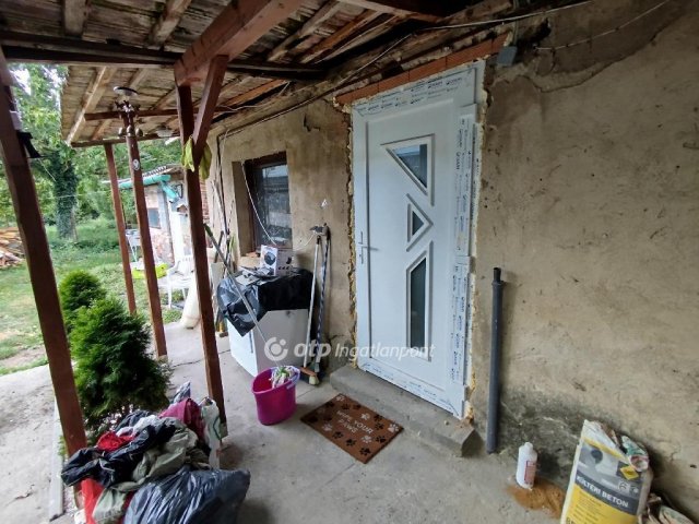 Eladó családi ház, Pécsett 25 M Ft, 1 szobás