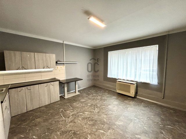 Eladó családi ház, Szegeden 34.9 M Ft, 1 szobás