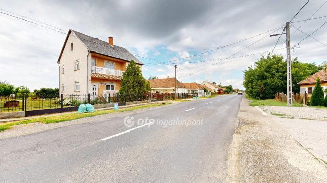 Eladó családi ház, Encsen 37 M Ft, 4 szobás