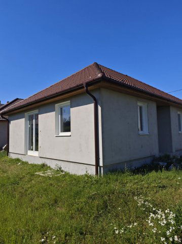 Eladó családi ház, Péren 89.9 M Ft, 4 szobás