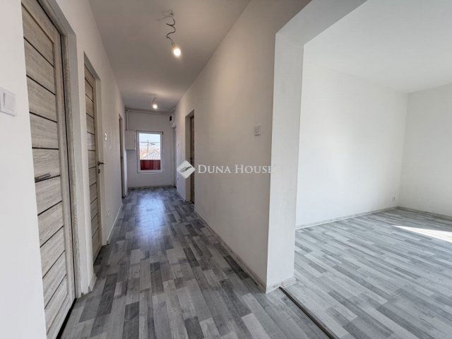 Eladó téglalakás, Vecsésen 74.9 M Ft, 4 szobás