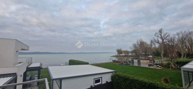 Eladó nyaraló, Balatonbogláron 380 M Ft, 6 szobás