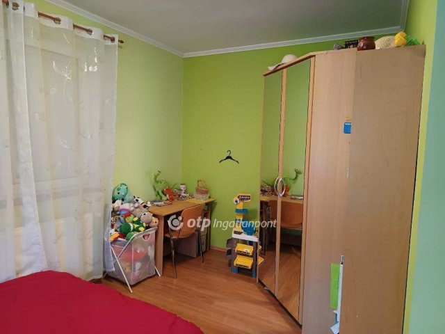 Eladó családi ház, Száron 179 M Ft, 5+1 szobás