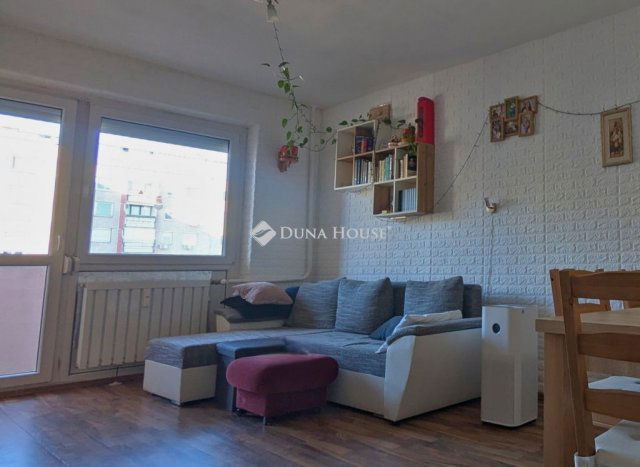 Eladó panellakás, Budapesten, III. kerületben 63.9 M Ft, 2 szobás