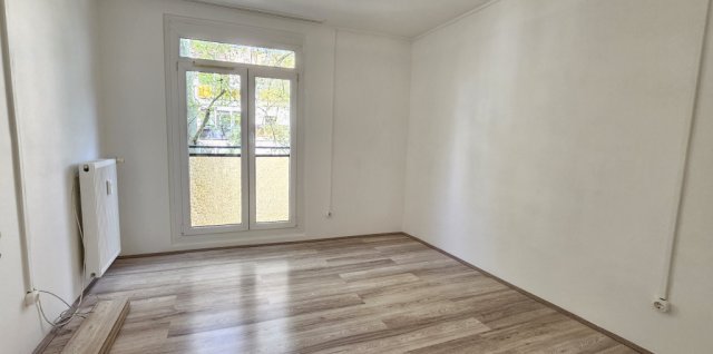 Eladó panellakás, Pécsett 47.99 M Ft, 2 szobás