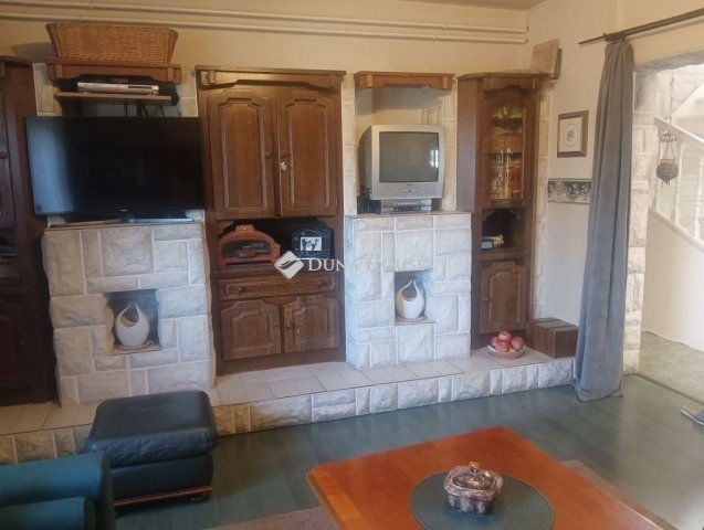 Eladó családi ház, Dunaharasztin 109.9 M Ft, 4 szobás