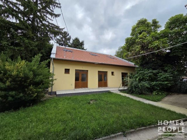 Eladó téglalakás, Szegeden 153 M Ft, 6 szobás