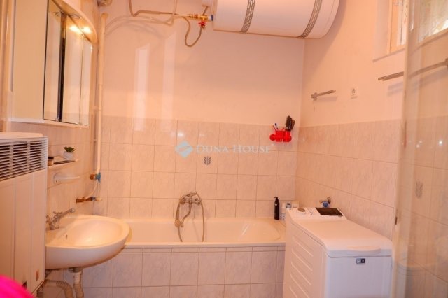 Eladó családi ház, Székesfehérvárott 83 M Ft, 4 szobás