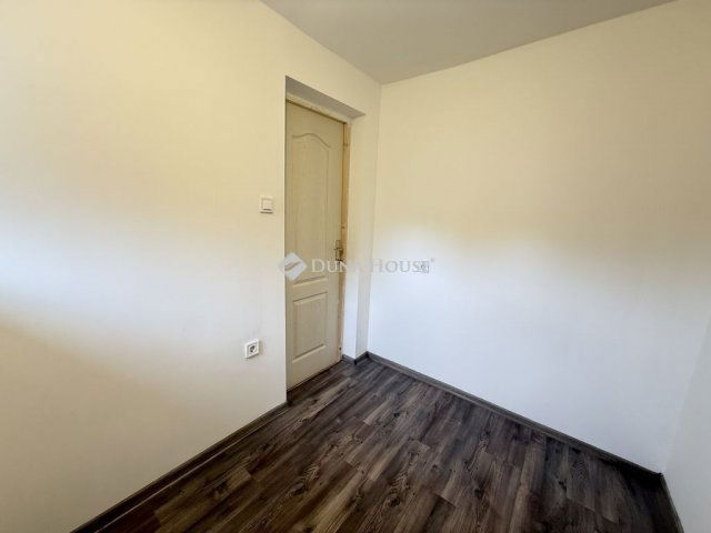 Eladó téglalakás, Budapesten, XVIII. kerületben 27 M Ft