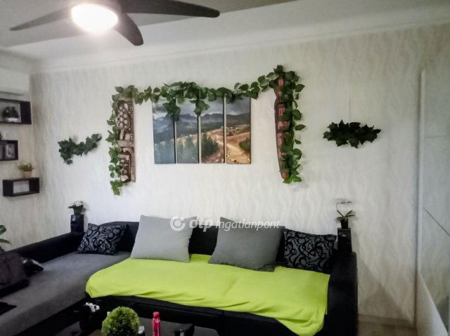 Eladó panellakás, Nyíregyházán 37.4 M Ft, 1+1 szobás