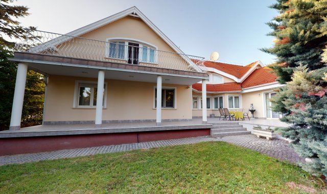 Eladó családi ház, Budaörsön 398 M Ft, 7 szobás