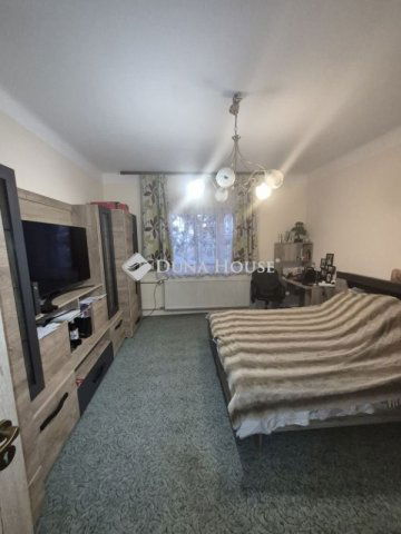 Eladó családi ház, Pécsett 79.9 M Ft, 6 szobás