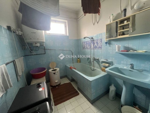 Eladó családi ház, Szegeden 130 M Ft, 3 szobás