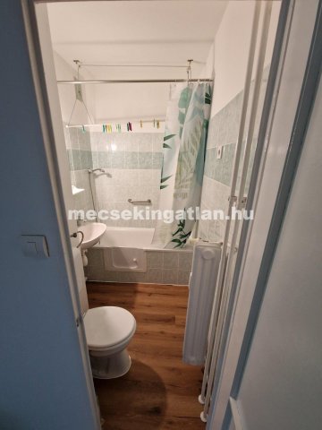 Kiadó panellakás, albérlet, Pécsett 160 E Ft / hó, 2 szobás
