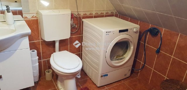 Eladó családi ház, Pócsmegyeren 74.9 M Ft, 5 szobás