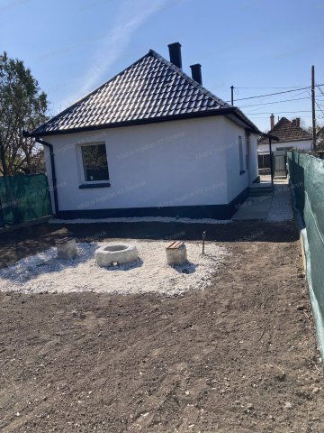 Eladó családi ház, Szolnokon 19.8 M Ft, 2 szobás