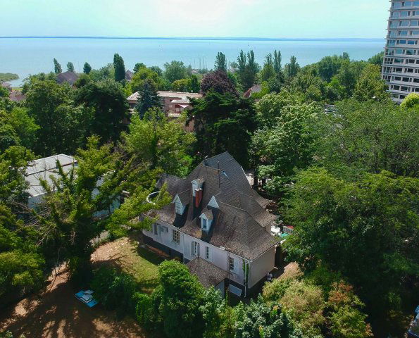 Eladó családi ház, Balatonalmádiban 289 M Ft, 6 szobás