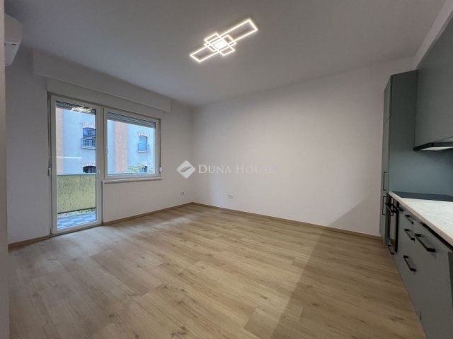 Eladó téglalakás, Budapesten, IX. kerületben, Vaskapu utcában