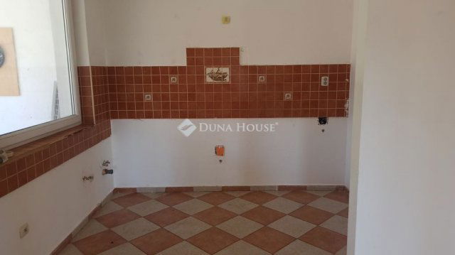 Kiadó családi ház, albérlet, Herceghalomon 300 E Ft / hó