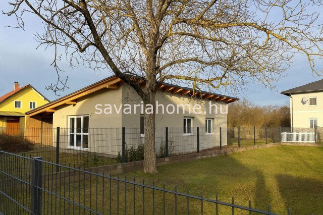 Eladó családi ház, Szombathelyen 113 M Ft, 3 szobás