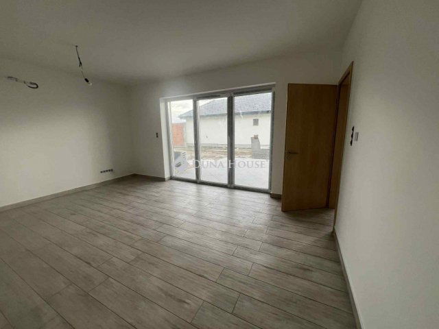 Eladó ikerház, Jászberényben 65.9 M Ft, 4 szobás