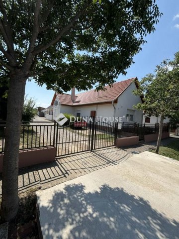Eladó családi ház, Balatonlelleén 135 M Ft, 5 szobás