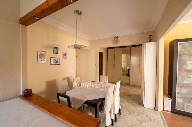 Eladó panellakás, Budapesten, III. kerületben 100 M Ft