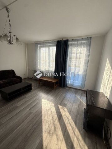 Eladó panellakás, Veszprémben 67.9 M Ft, 4 szobás