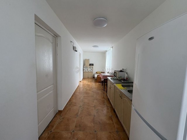 Eladó családi ház, Bakson 18 M Ft, 3 szobás